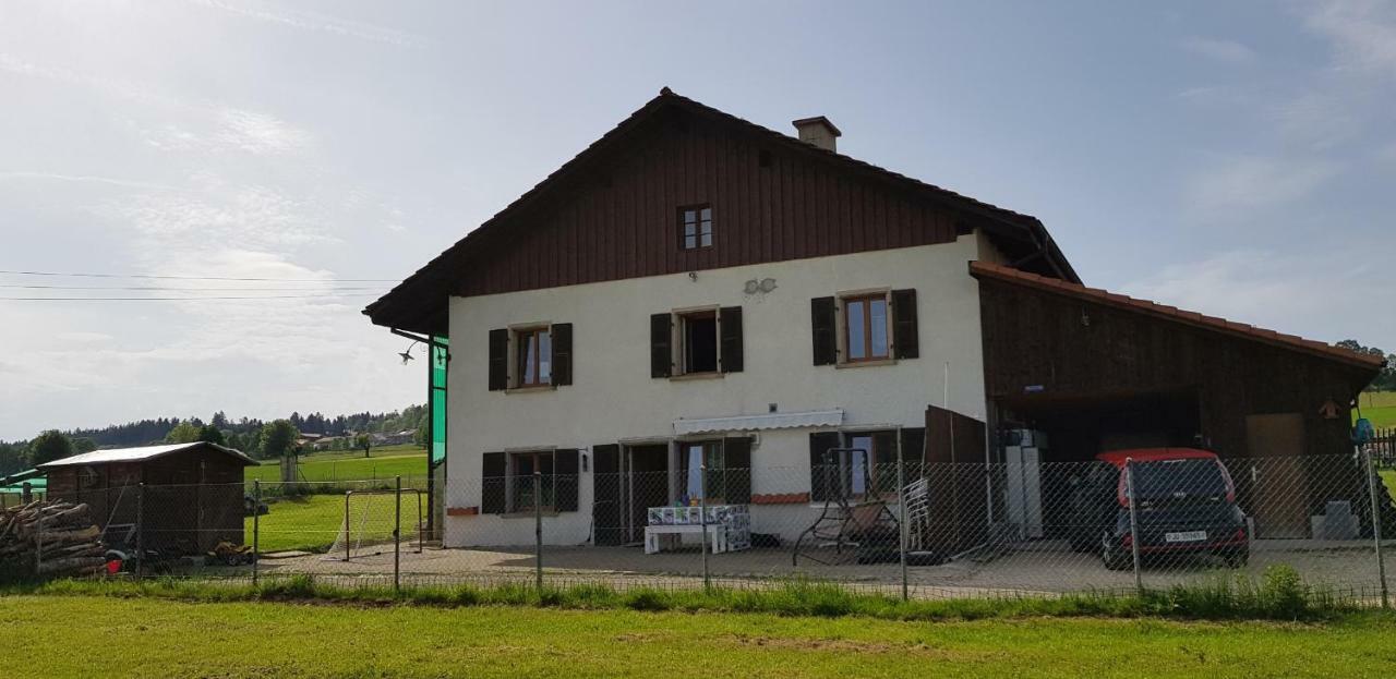 "Sous Les Barres" Appartement Montfaucon Buitenkant foto